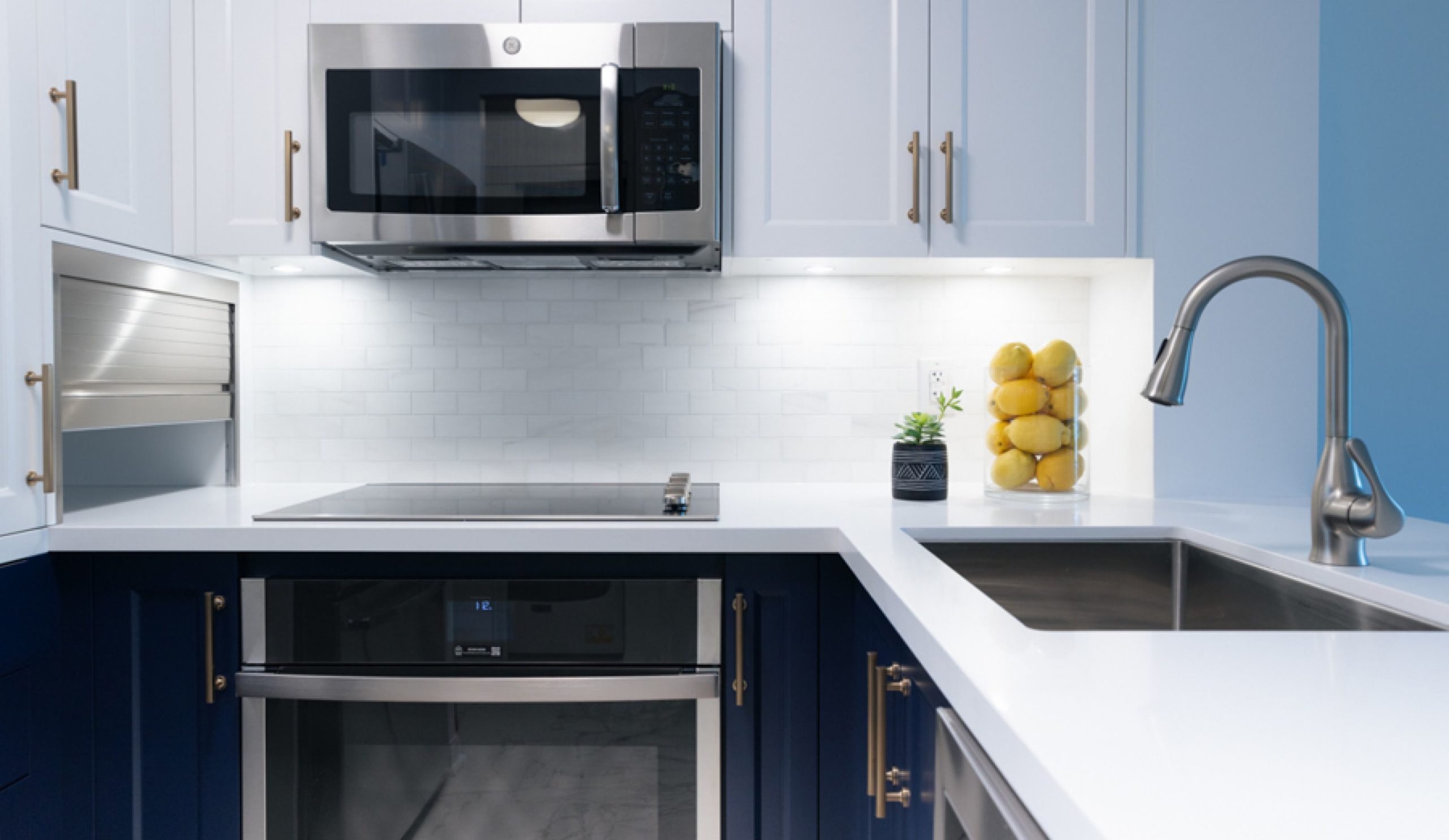 01-feature-Midtown-Toronto-Condo-Kitchen-Renovation@3x-scaled