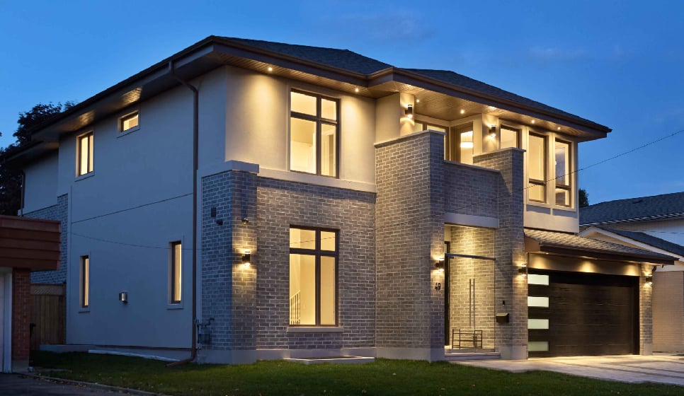 02_LAmoreaux-Transitional-Custom-Home-1